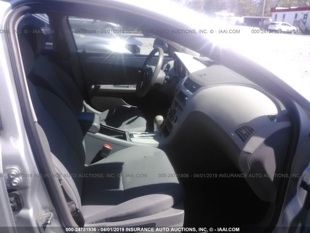 1G1ZC5E19BF179175 - 2011 CHEVROLET MALIBU 1LT 银色 照片 5