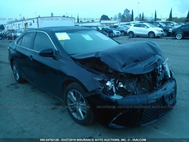 4T1BF1FK2FU004974 - 2015 TOYOTA CAMRY LE/XLE/SE/XSE შავი ფოტო 1