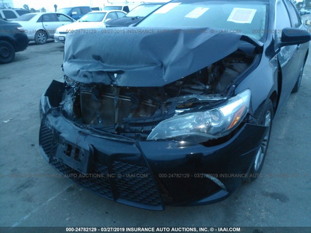 4T1BF1FK2FU004974 - 2015 TOYOTA CAMRY LE/XLE/SE/XSE შავი ფოტო 6