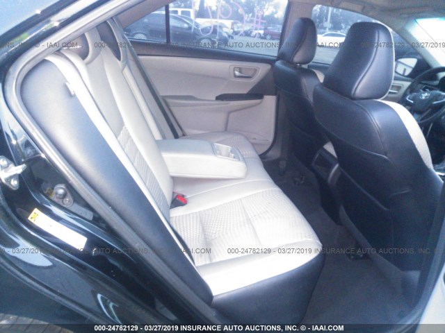 4T1BF1FK2FU004974 - 2015 TOYOTA CAMRY LE/XLE/SE/XSE შავი ფოტო 8