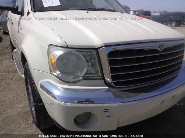 1A8HX58248F133458 - 2008 CHRYSLER ASPEN LIMITED CREAM photo 6
