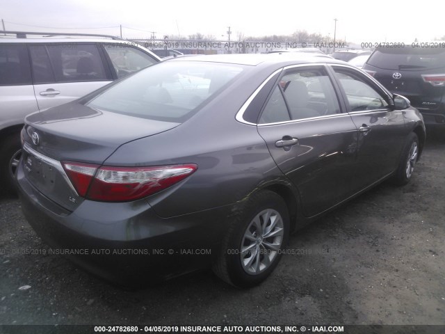 4T1BF1FKXGU152503 - 2016 TOYOTA CAMRY LE/XLE/SE/XSE GRAY photo 4