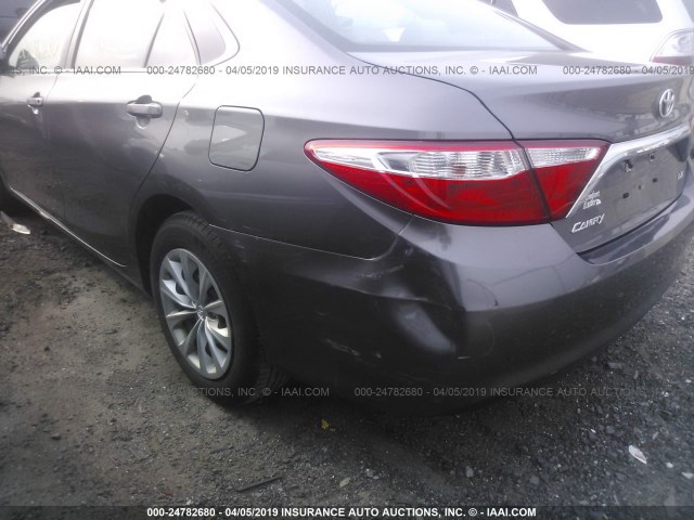 4T1BF1FKXGU152503 - 2016 TOYOTA CAMRY LE/XLE/SE/XSE GRAY photo 6