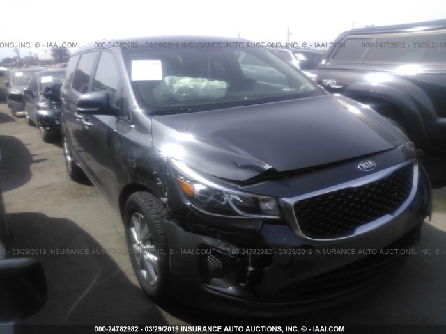 KNDMB5C15H6338306 - 2017 KIA SEDONA LX GRAY photo 1