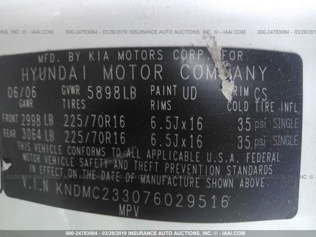 KNDMC233076029516 - 2007 HYUNDAI ENTOURAGE GLS/SE/LIMITED WHITE photo 9