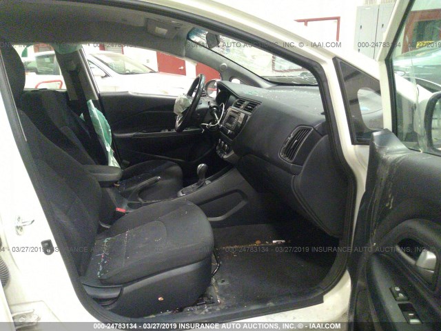 KNADN4A37G6678980 - 2016 KIA RIO EX/SX WHITE photo 5