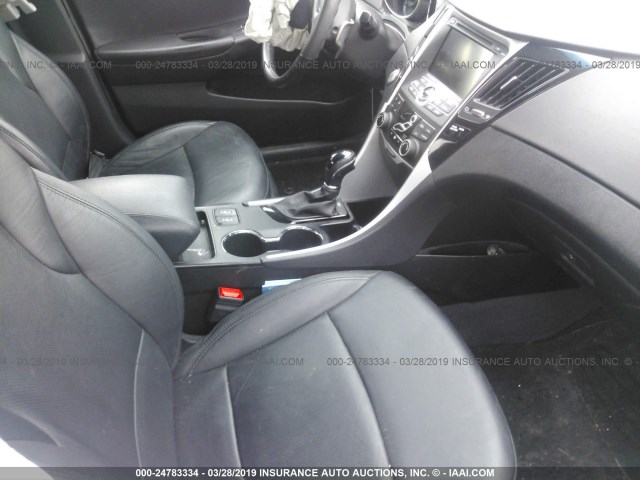 5NPEC4AB0DH726678 - 2013 HYUNDAI SONATA SE/LIMITED SILVER photo 5