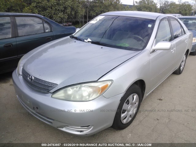 JTDBE32K620048079 - 2002 TOYOTA CAMRY LE/XLE/SE GRAY photo 2