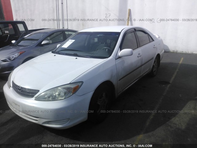 4T1BF32K72U034094 - 2002 TOYOTA CAMRY LE/XLE/SE WHITE photo 2