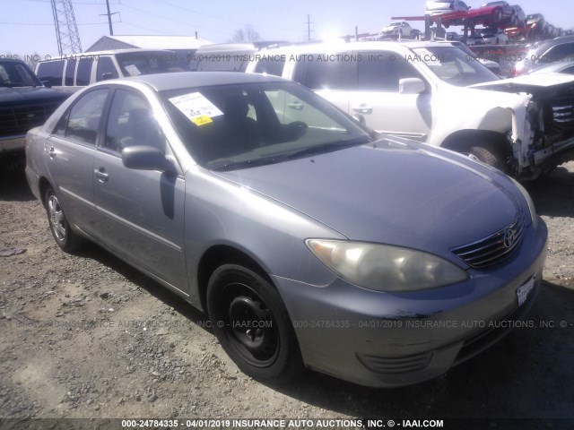 4T1BE32K35U955980 - 2005 TOYOTA CAMRY LE/XLE/SE SILVER photo 1