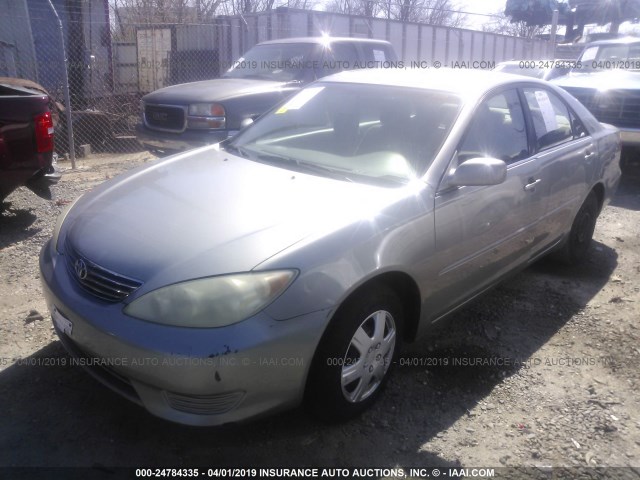 4T1BE32K35U955980 - 2005 TOYOTA CAMRY LE/XLE/SE SILVER photo 2