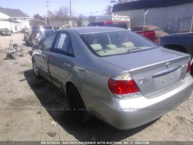 4T1BE32K35U955980 - 2005 TOYOTA CAMRY LE/XLE/SE SILVER photo 3