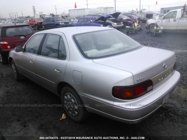 JT2BG12K0T0347561 - 1996 TOYOTA CAMRY DX/LE/XLE SILVER photo 3