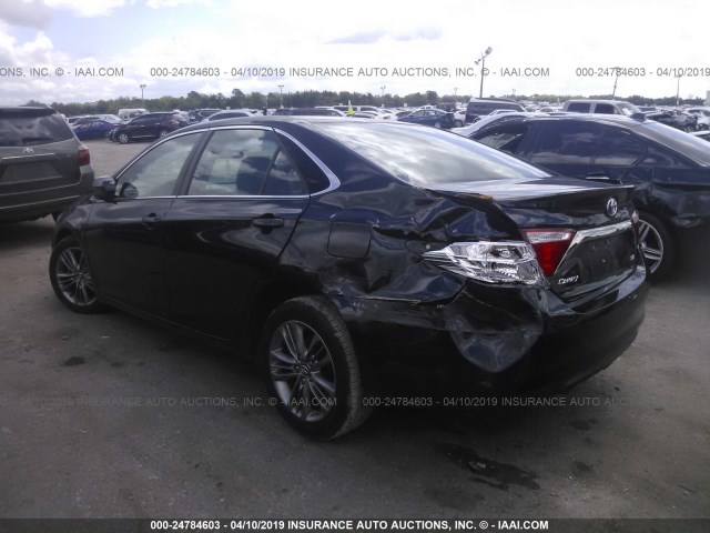 4T1BF1FK3GU225873 - 2016 TOYOTA CAMRY LE/XLE/SE/XSE შავი ფოტო 3