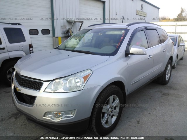 1GNEV23D39S100958 - 2009 CHEVROLET TRAVERSE LT SILVER photo 2