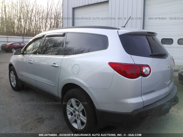 1GNEV23D39S100958 - 2009 CHEVROLET TRAVERSE LT SILVER photo 3