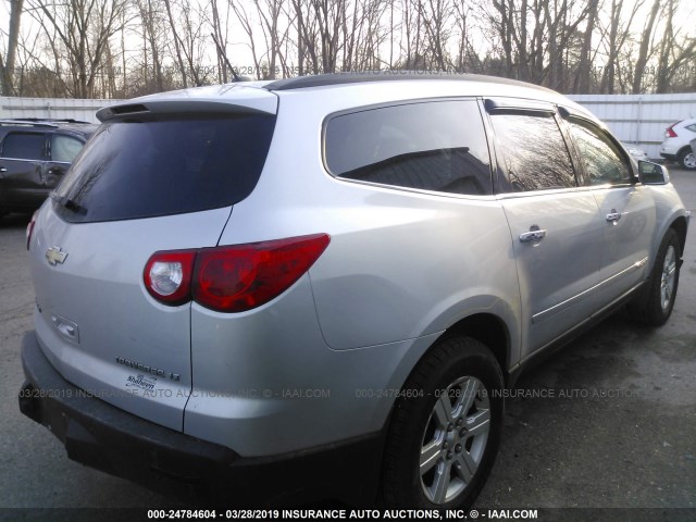 1GNEV23D39S100958 - 2009 CHEVROLET TRAVERSE LT SILVER photo 4