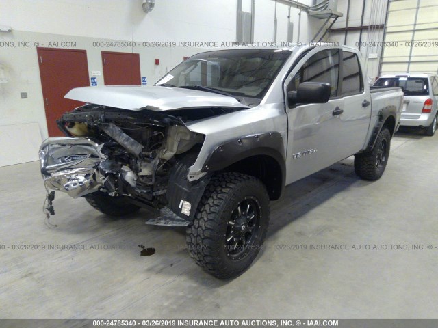 1N6AA07B57N245136 - 2007 NISSAN TITAN XE/SE/LE SILVER photo 2