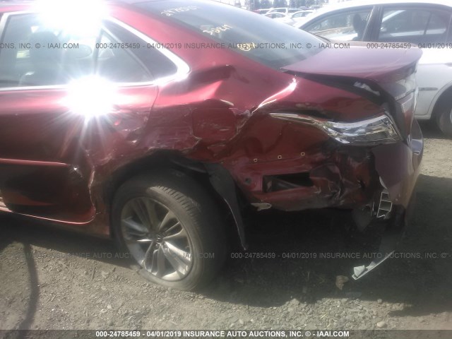 4T1BF1FK3HU713741 - 2017 TOYOTA CAMRY LE/XLE/SE/XSE 勃艮第红 照片 6