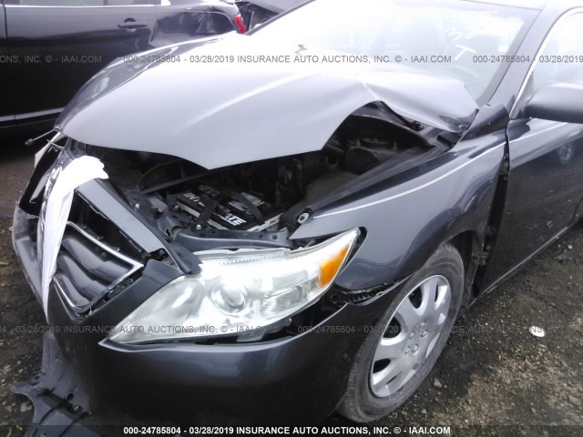 4T1BF3EKXBU137201 - 2011 TOYOTA CAMRY SE/LE/XLE GRAY photo 6