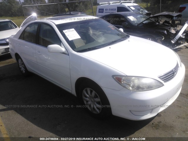 JTDBE32KX63041723 - 2006 TOYOTA CAMRY LE/XLE WHITE photo 1