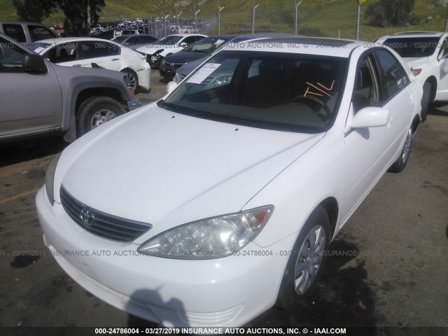 JTDBE32KX63041723 - 2006 TOYOTA CAMRY LE/XLE WHITE photo 2
