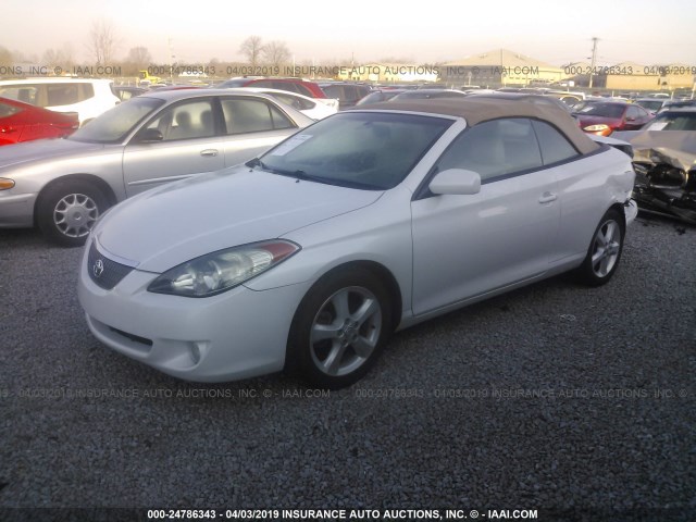 4T1FA38P55U059440 - 2005 TOYOTA CAMRY SOLARA  WHITE photo 2