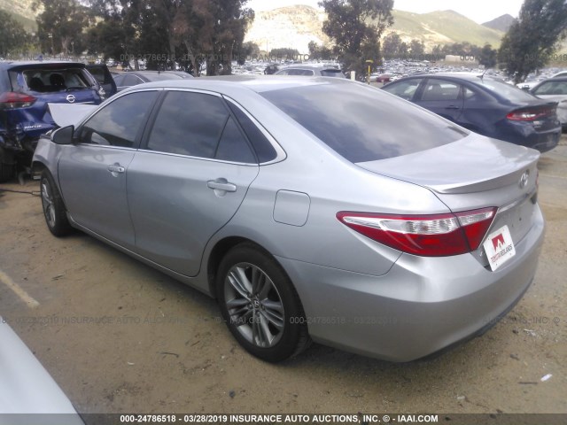 4T1BF1FK8GU146778 - 2016 TOYOTA CAMRY LE/XLE/SE/XSE 银色 照片 3