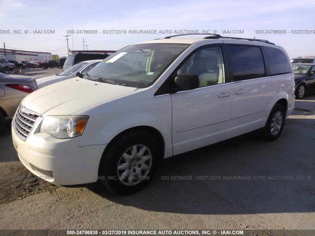 2A4RR4DE6AR344380 - 2010 CHRYSLER TOWN & COUNTRY LX WHITE photo 2