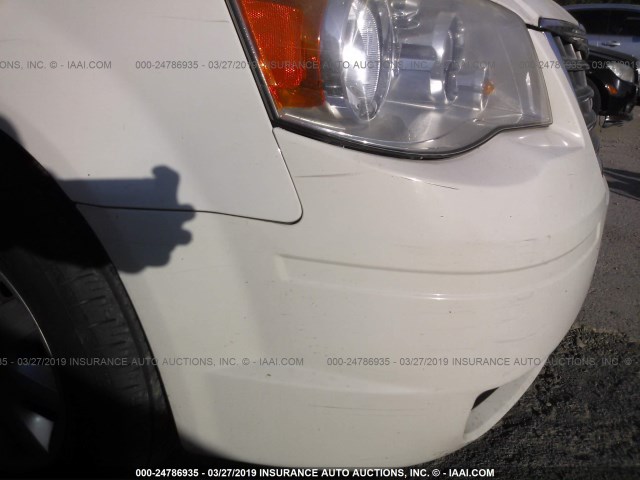 2A4RR4DE6AR344380 - 2010 CHRYSLER TOWN & COUNTRY LX WHITE photo 6