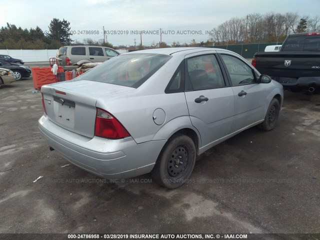 1FAFP34N97W102049 - 2007 FORD FOCUS ZX4/S/SE/SES SILVER photo 4
