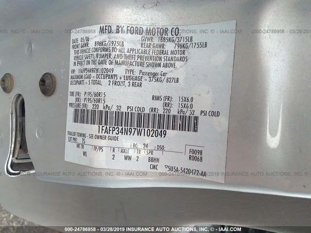 1FAFP34N97W102049 - 2007 FORD FOCUS ZX4/S/SE/SES SILVER photo 9