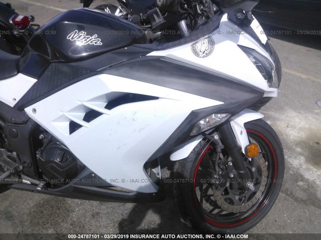 JKAEX8A1XEA007007 - 2014 KAWASAKI EX300 A WHITE photo 5