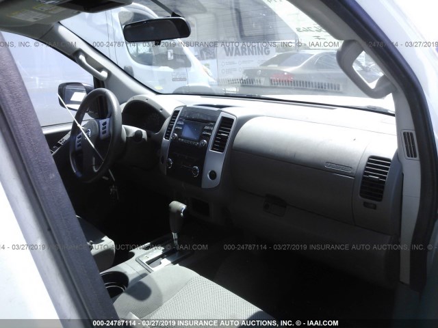 1N6AD0ER0DN736846 - 2013 NISSAN FRONTIER S/SV/SL/PRO-4X WHITE photo 5