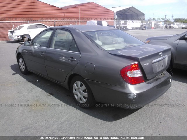 JTDBE32K420060439 - 2002 TOYOTA CAMRY LE/XLE/SE GRAY photo 3