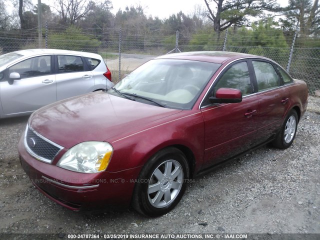 1FAFP23106G124913 - 2006 FORD FIVE HUNDRED SE RED photo 2