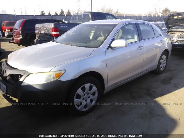 4T1BF3EK8BU135348 - 2011 TOYOTA CAMRY SE/LE/XLE 银色 照片 2