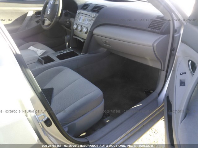4T1BF3EK8BU135348 - 2011 TOYOTA CAMRY SE/LE/XLE 银色 照片 5