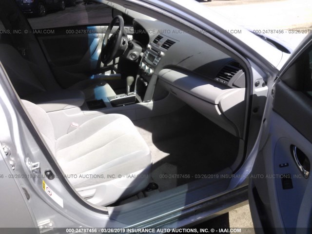 JTNBE46K673071847 - 2007 TOYOTA CAMRY NEW GENERAT CE/LE/XLE/SE SILVER photo 5