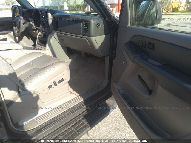 1GKEK13Z03J112638 - 2003 GMC YUKON BLACK photo 5