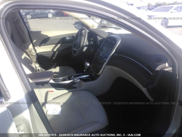 1G11C5SL5EF106621 - 2014 CHEVROLET MALIBU 1LT ვერცხლისფერი ფოტო 5