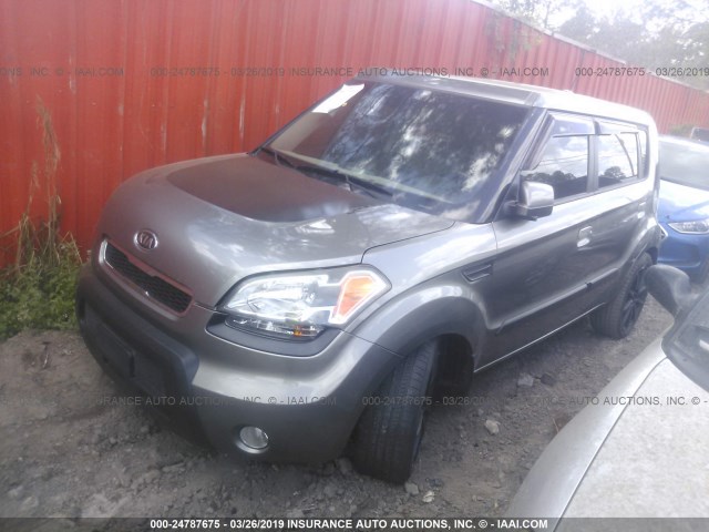 KNDJT2A27A7115565 - 2010 KIA SOUL +/!/SPORT GRAY photo 2