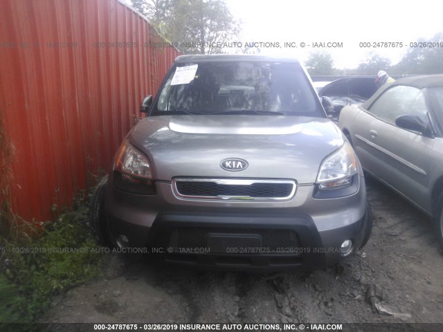 KNDJT2A27A7115565 - 2010 KIA SOUL +/!/SPORT GRAY photo 6