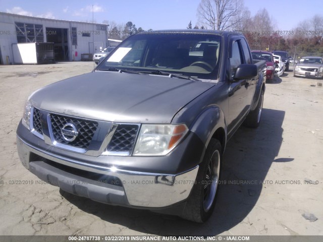 1N6AD06UX5C412562 - 2005 NISSAN FRONTIER KING CAB LE/SE/OFF ROAD GRAY photo 2