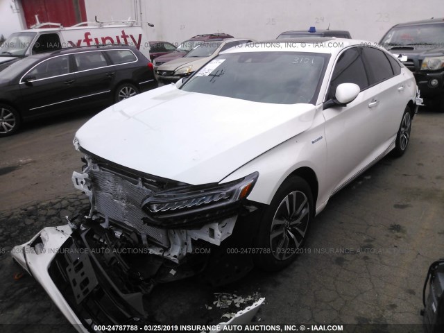 1HGCV3F92JA000486 - 2018 HONDA ACCORD HYBRID/TOURING WHITE photo 2