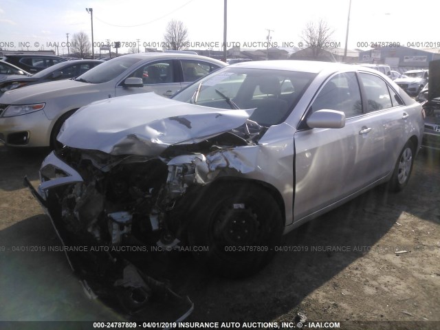 4T4BF3EK5BR177126 - 2011 TOYOTA CAMRY SE/LE/XLE SILVER photo 2