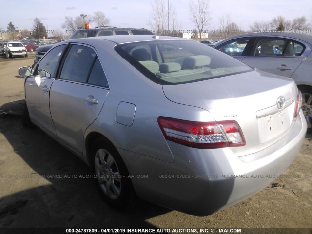 4T4BF3EK5BR177126 - 2011 TOYOTA CAMRY SE/LE/XLE SILVER photo 3