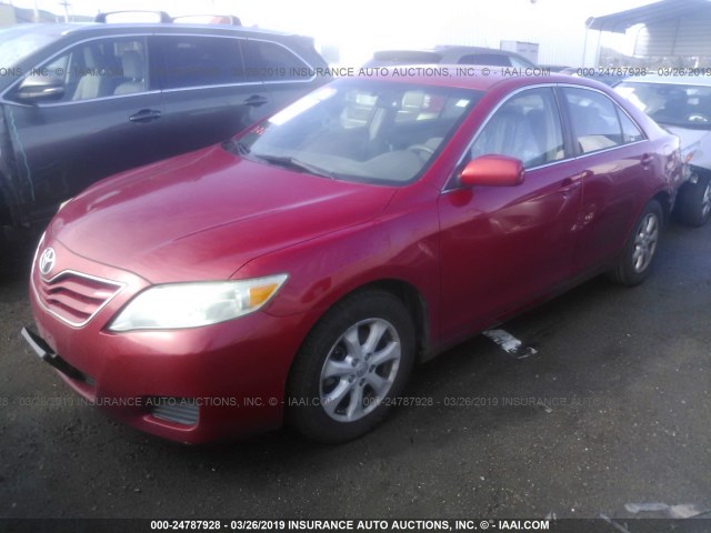 4T1BF3EK1AU086783 - 2010 TOYOTA CAMRY SE/LE/XLE RED photo 2