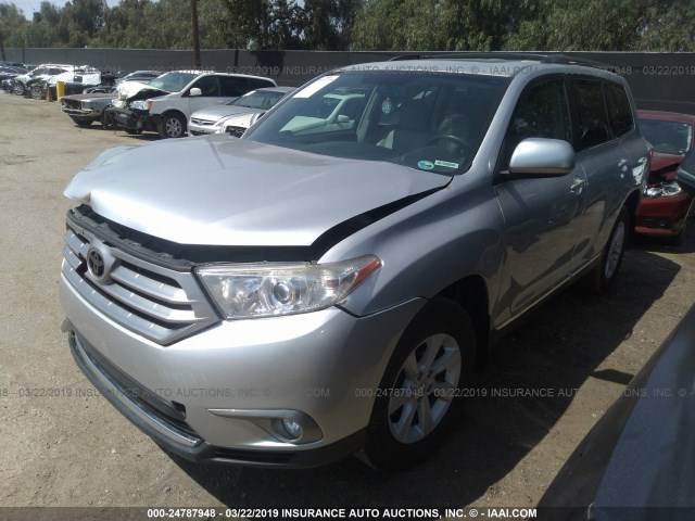 5TDZK3EH9DS126975 - 2013 TOYOTA HIGHLANDER PLUS/SE SILVER photo 2