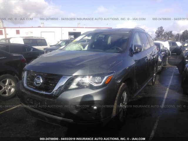 5N1DR2MM3JC631465 - 2018 NISSAN PATHFINDER S/SV/SL/PLATINUM GRAY photo 2